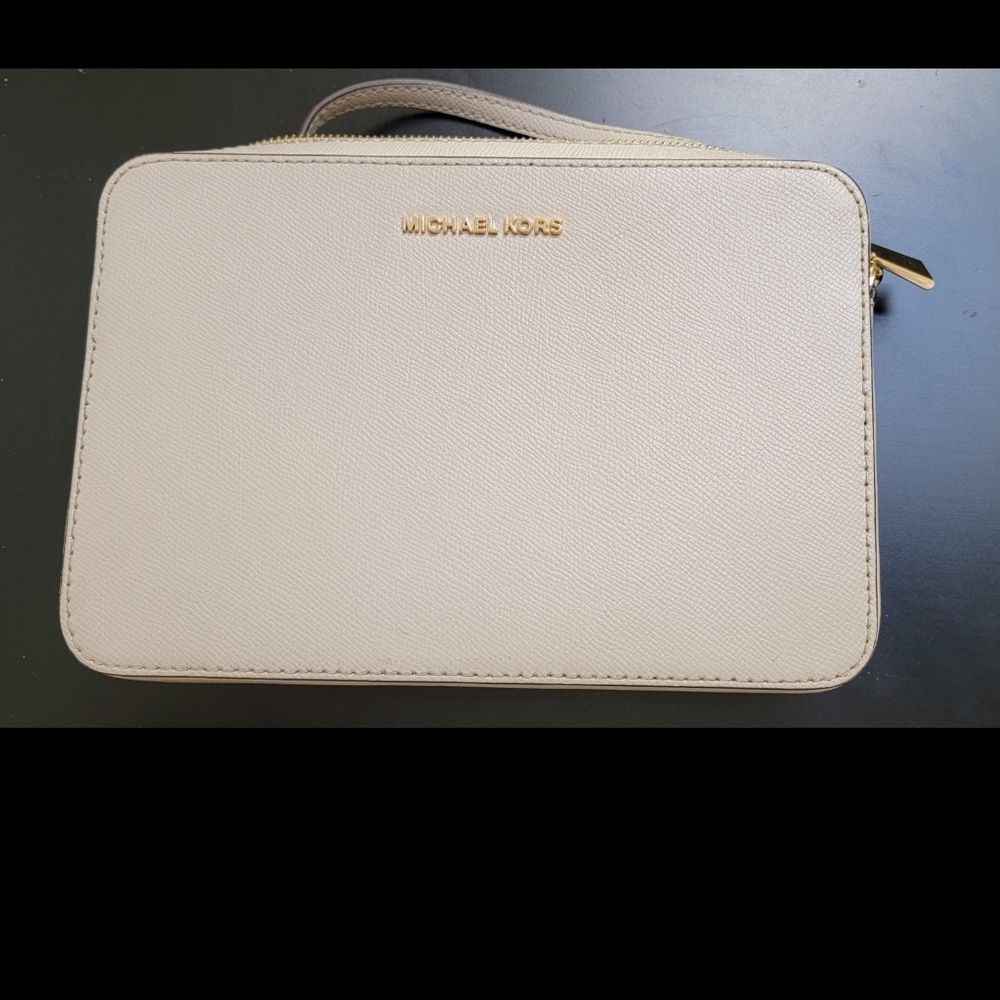 MICHAEL KORS CROSSBODYY!!